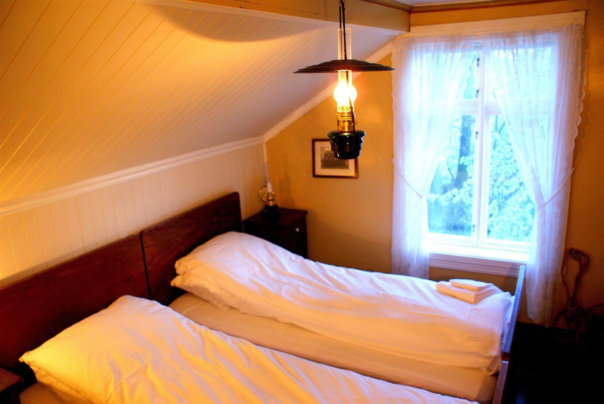 Paulsens Hotel Lyngdal Exterior photo
